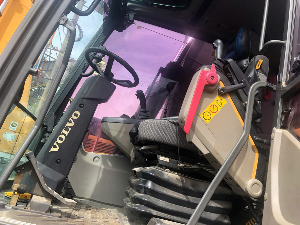 Máy đào bánh lốp Volvo EW140 (2016) - ảnh 3