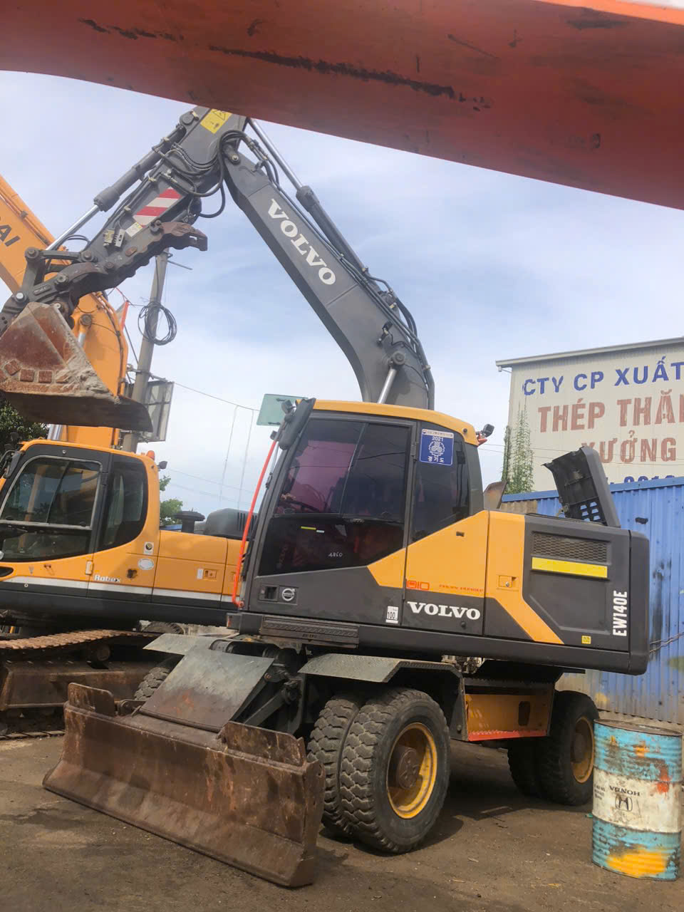 Máy đào bánh lốp Volvo EW140 (2016)