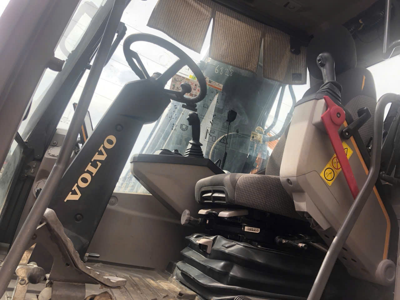 Máy đào bánh lốp Volvo EW140 (2017) - ảnh 4